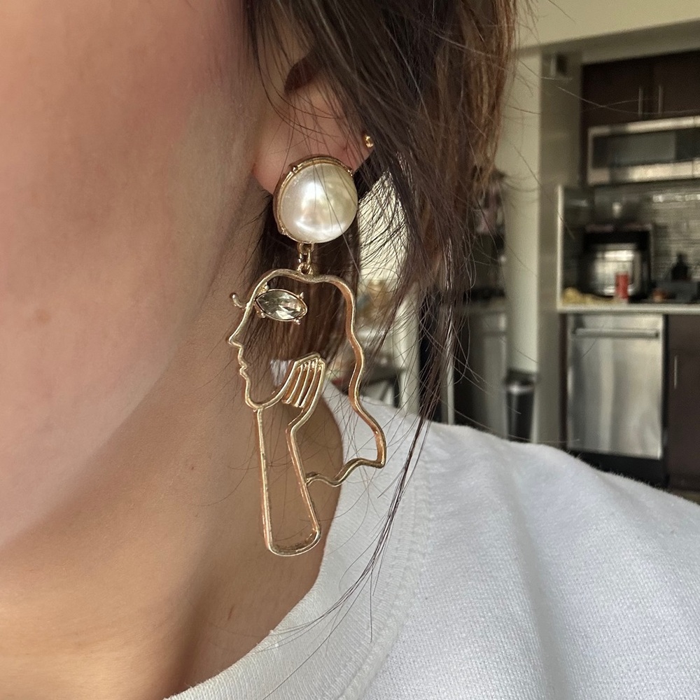 Face Outline Design Gold Tone Earrings - Picture 2 of 3